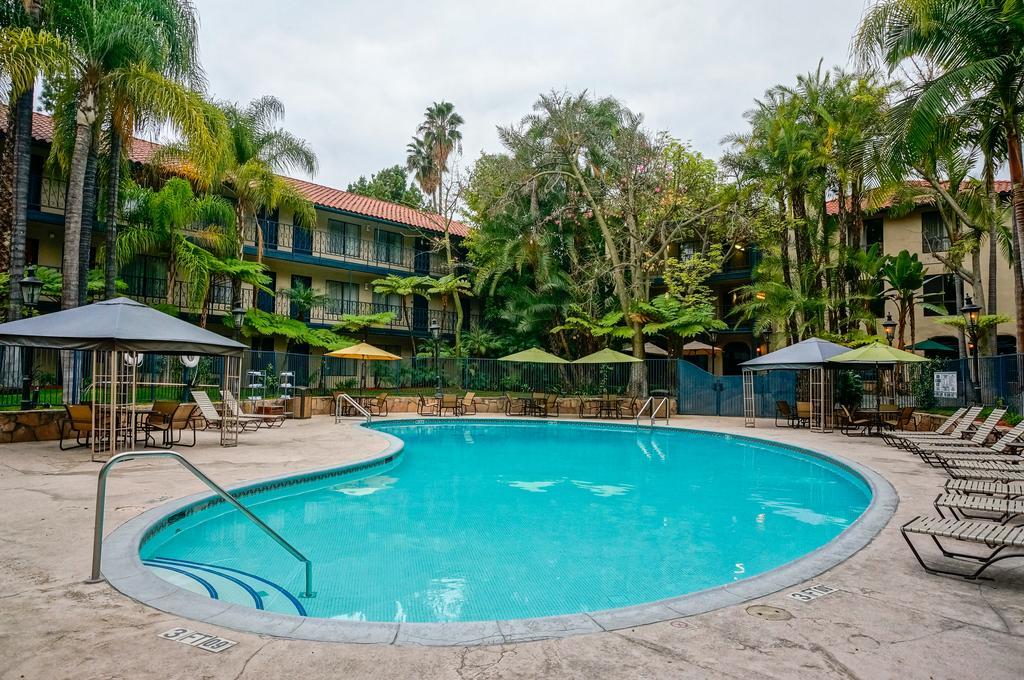 Vanllee Hotel Covina Εξωτερικό φωτογραφία