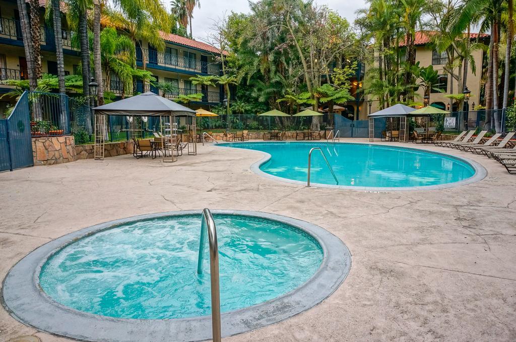 Vanllee Hotel Covina Εξωτερικό φωτογραφία