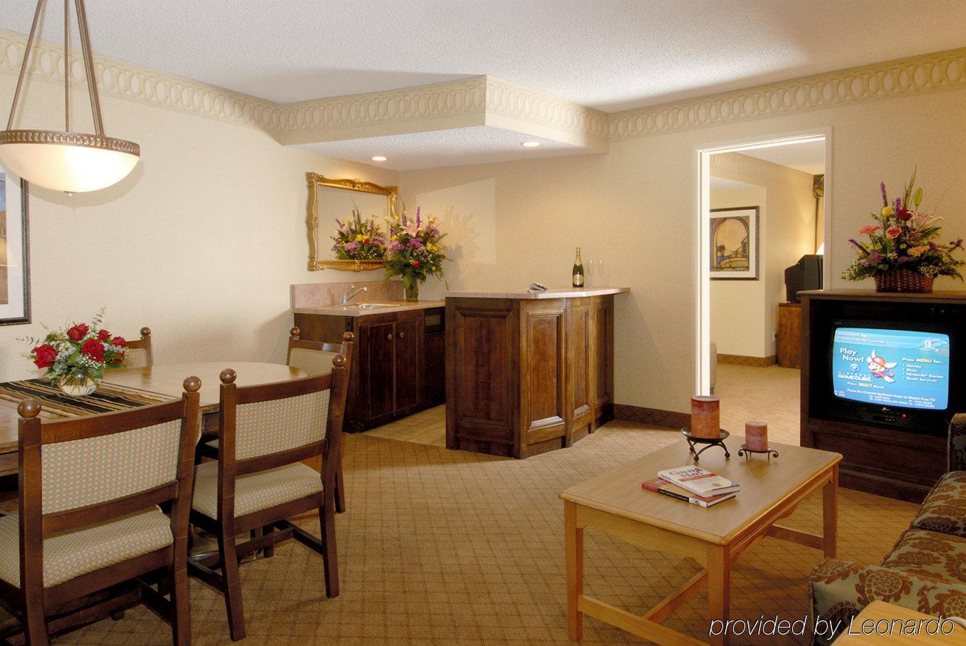 Vanllee Hotel Covina Δωμάτιο φωτογραφία