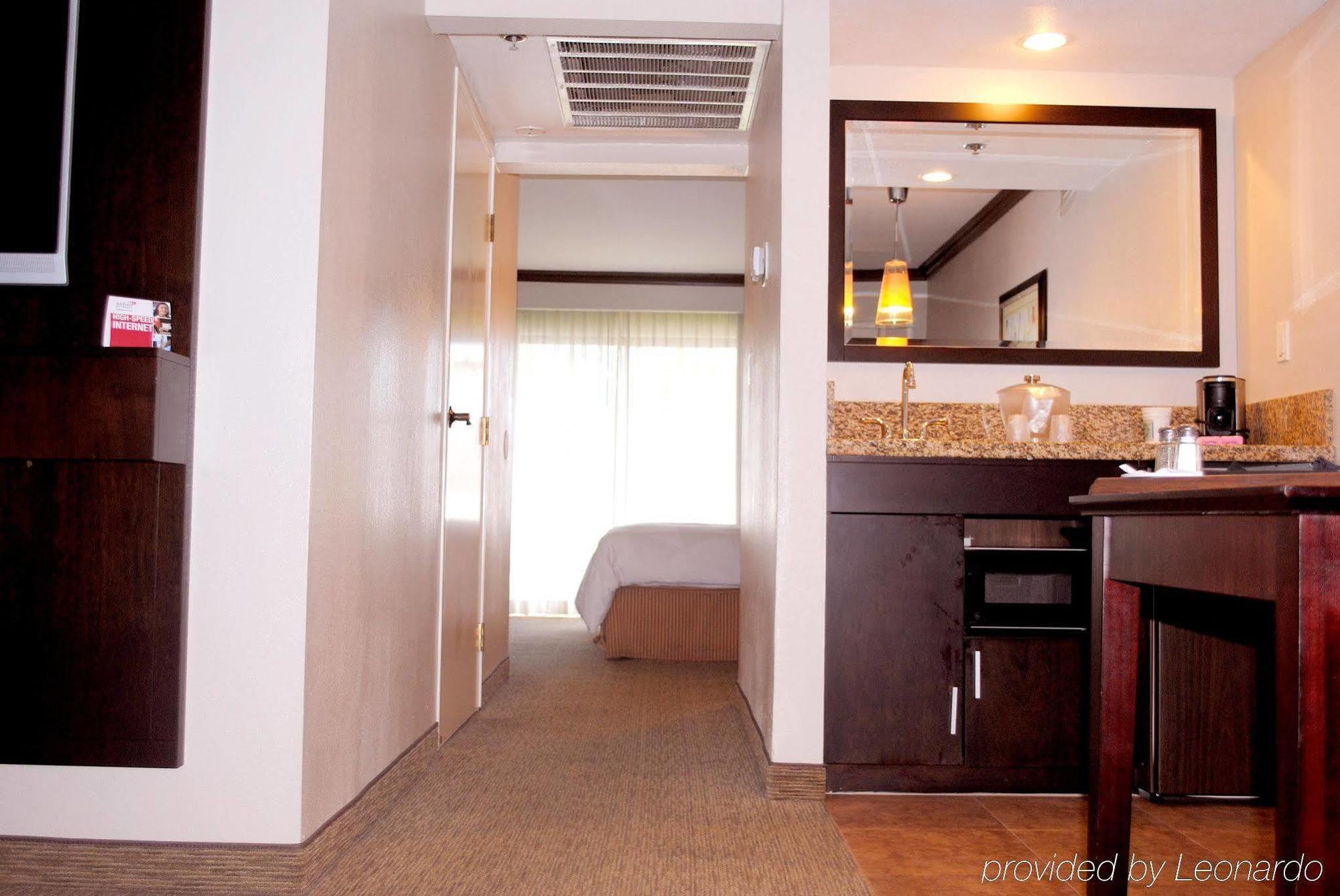 Vanllee Hotel Covina Εξωτερικό φωτογραφία