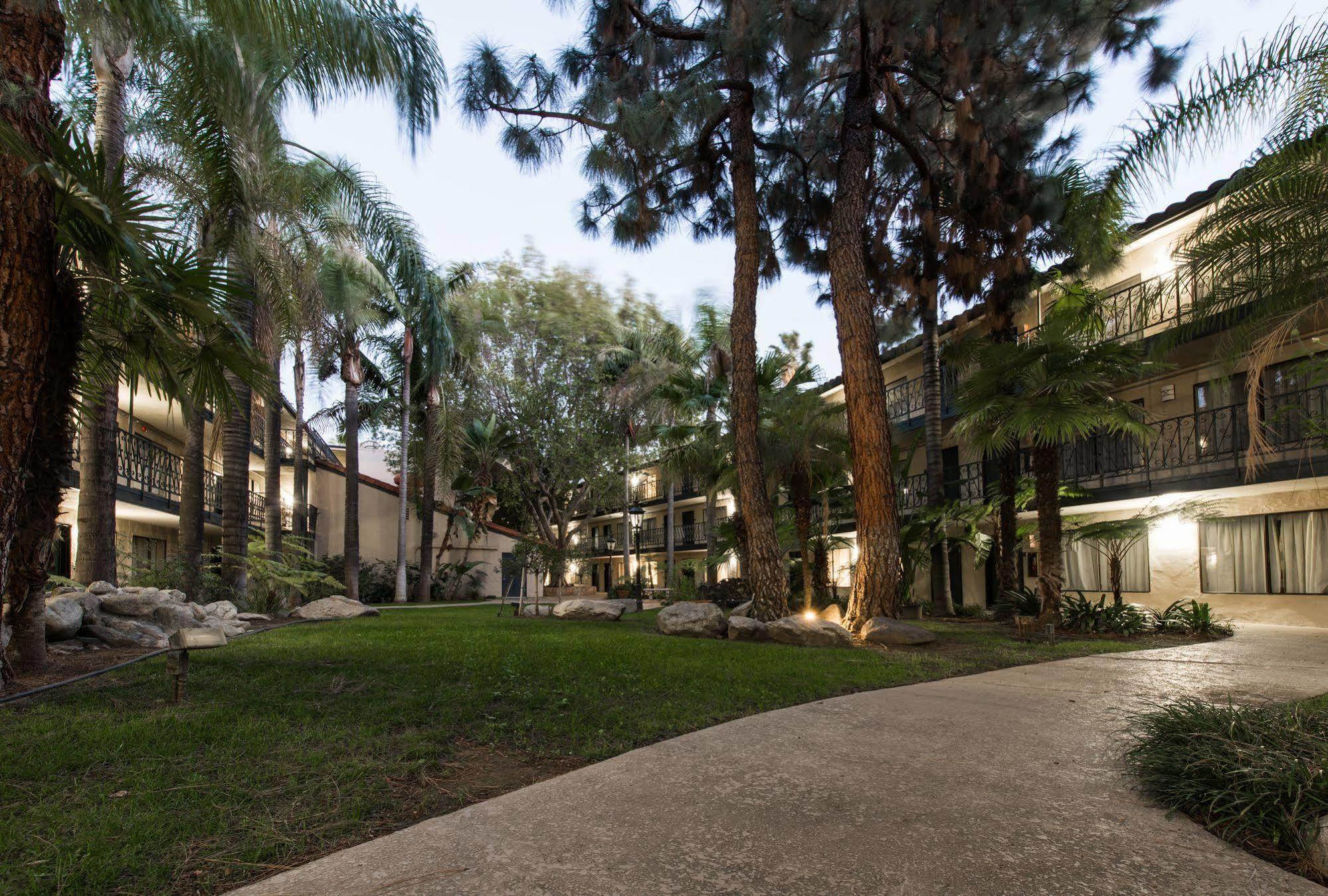 Vanllee Hotel Covina Εξωτερικό φωτογραφία