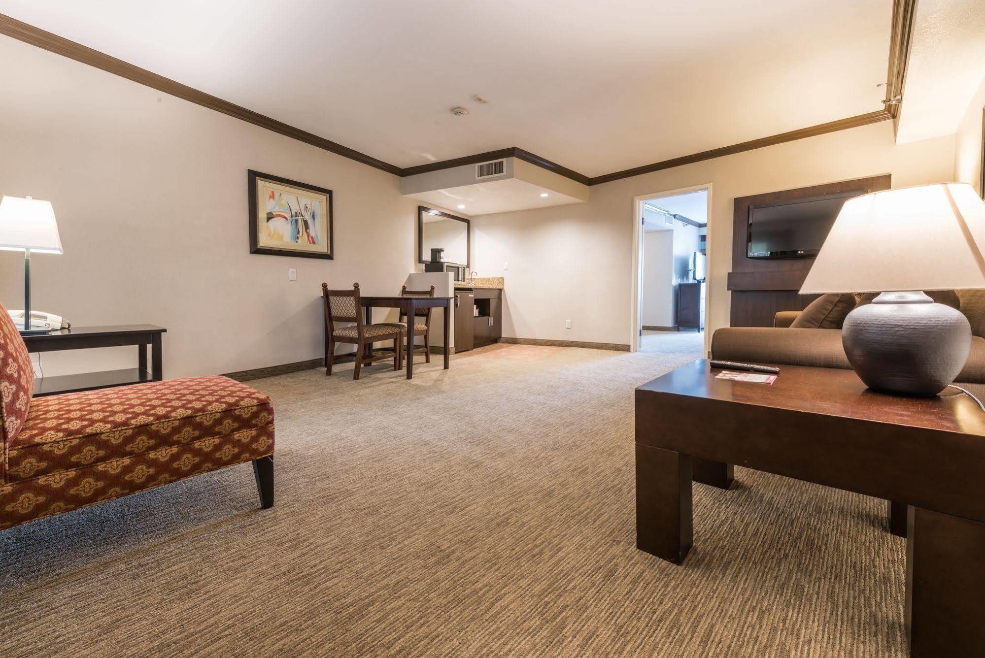 Vanllee Hotel Covina Εξωτερικό φωτογραφία